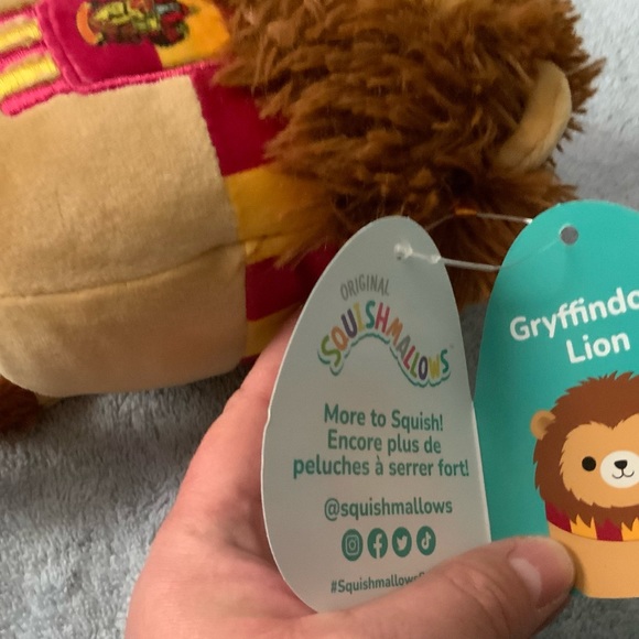 HARRY POTTER GRYFFINDOR HOUSE 6” SQUISHMALLOW PLUSH/NWT! - Picture 8 of 11